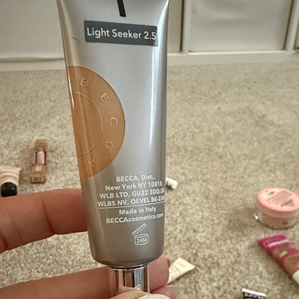 BECCA Light Seeker 2.5 Primer - Silver and Cream